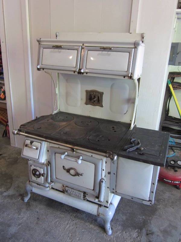 lot 39 image: Wood Cook Stove