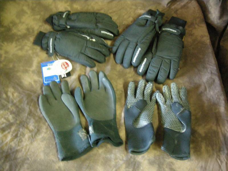 lot 39 image: 4 Pair OutdoorSport Gloves