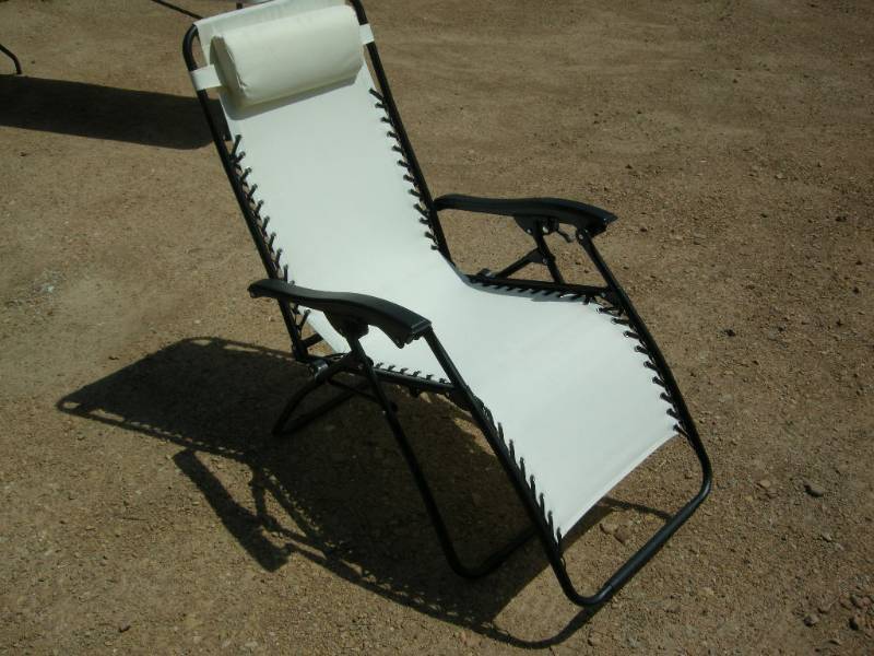 lot 58 image: Folding Lounge Chair