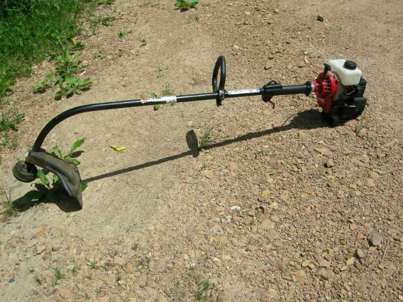 lot 89 image: Yard Machines WeedwhipTrimmer
