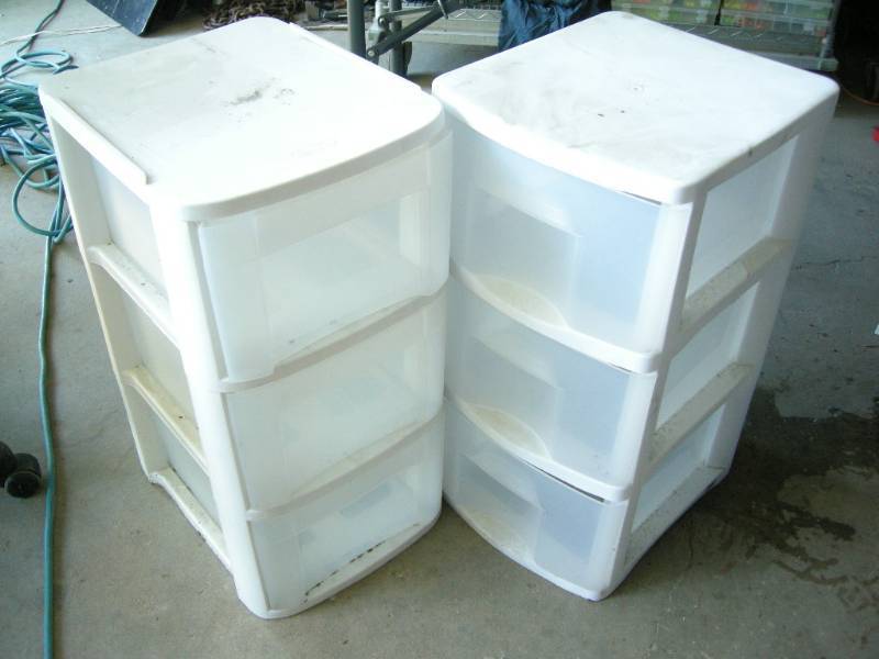 lot 100 image: Sterlite 3 Drawer Cabinets