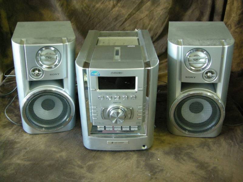 lot 104 image: Sony Compact Disc Deck Receiver