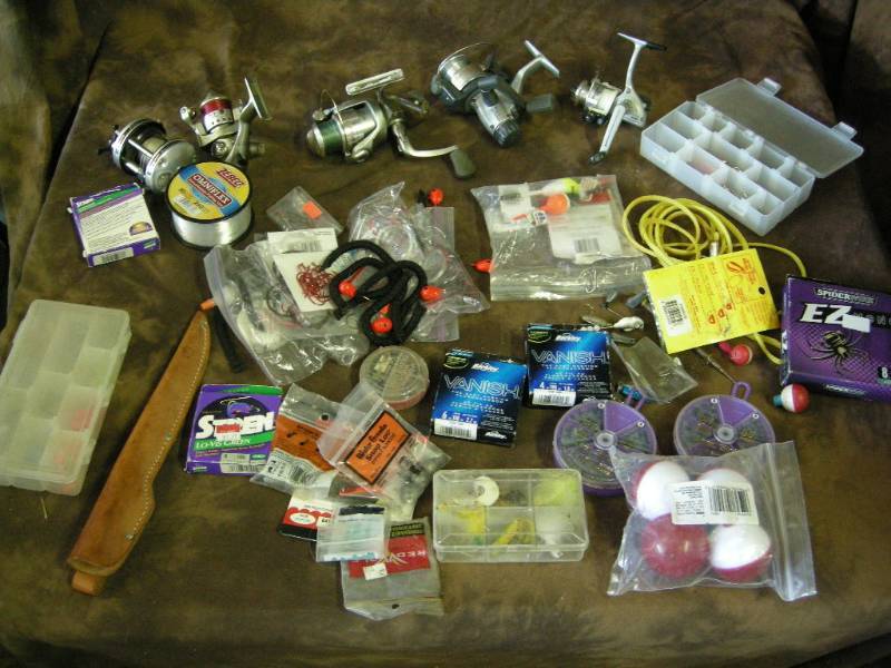 lot 115 image: Group Fishing Supplies