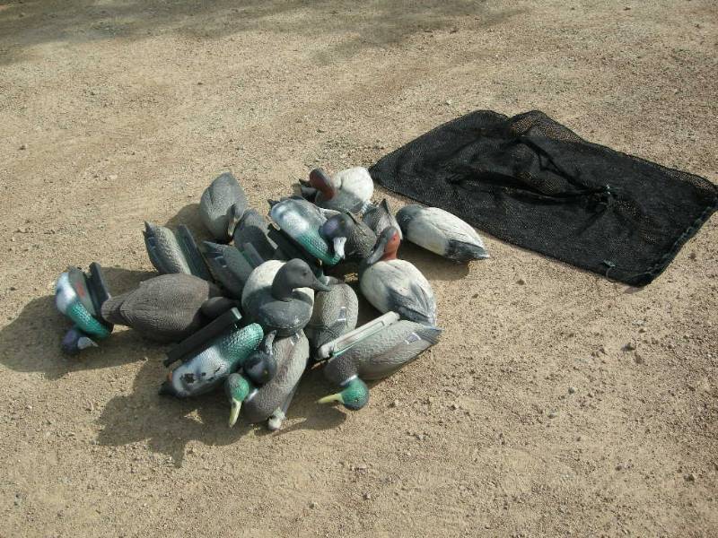 lot 5 image: Bag of Duck Decoys