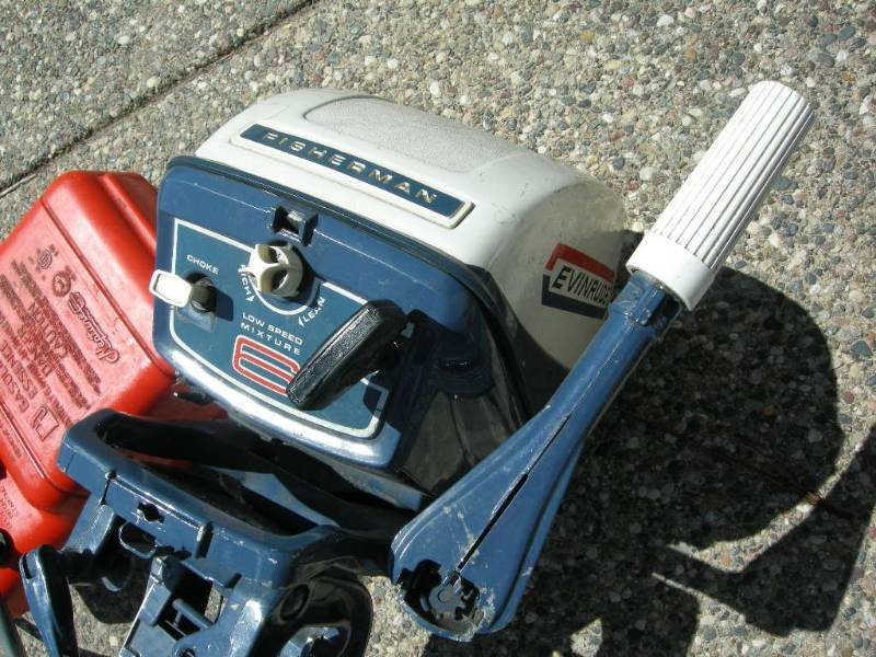 lot 4 image: Evinrude 6hp Outboard Motor