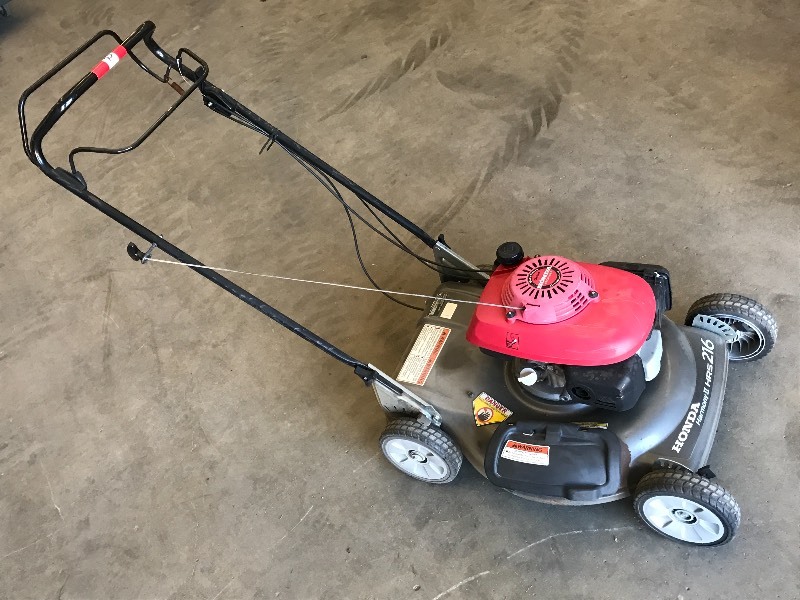 lot 12 image: Honda 21 Lawn Mower