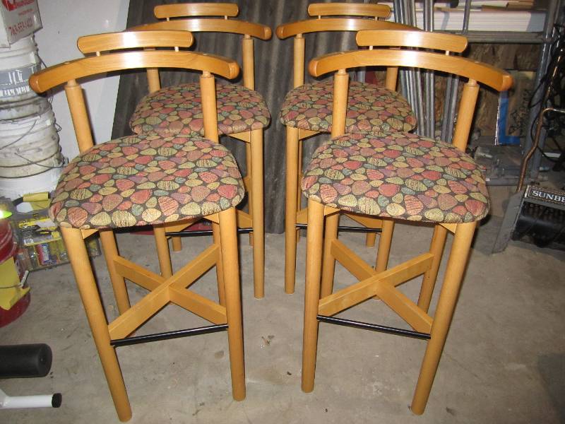lot 8 image: Lot of chairs...