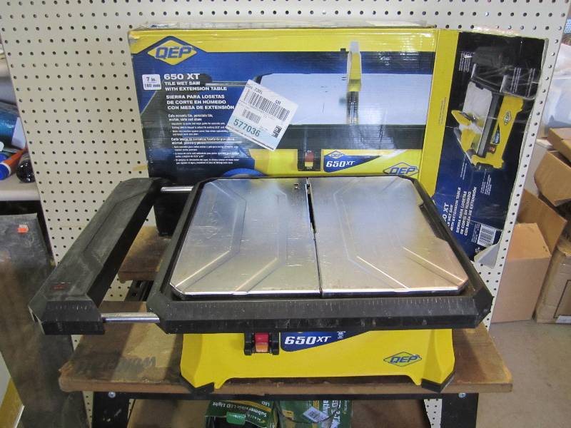lot 11 image: QEP tile saw...