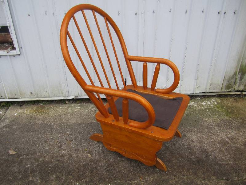 lot 37 image: Wood rocker...