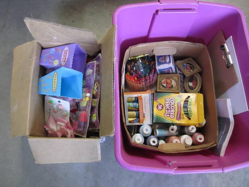 lot 39 image: Lot of craft supplies, hair accesso...