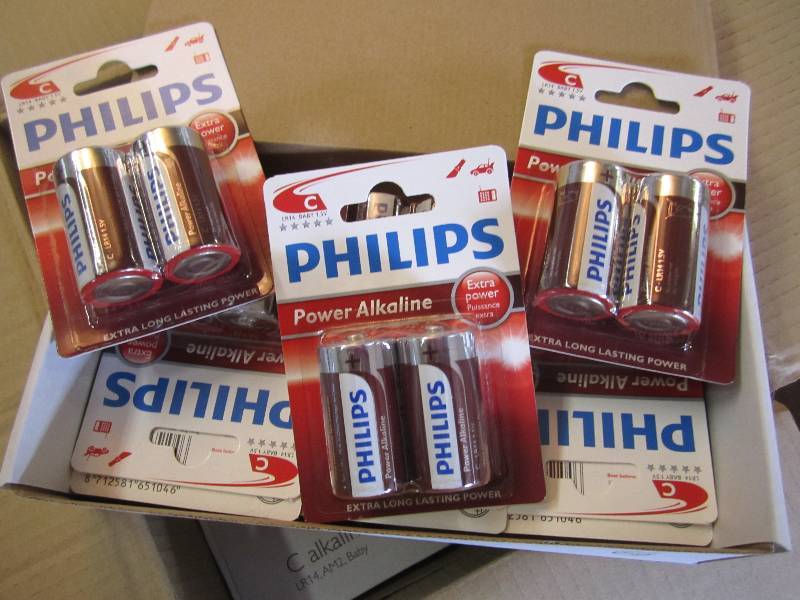 lot 52 image: Case of size C alkaline batteries. ...