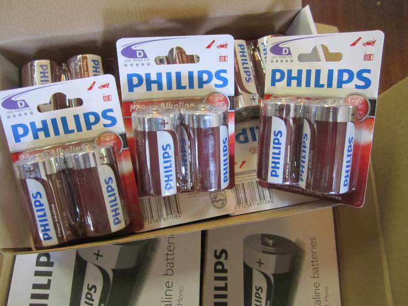 lot 63 image: Case of size D alkaline batteries. ...