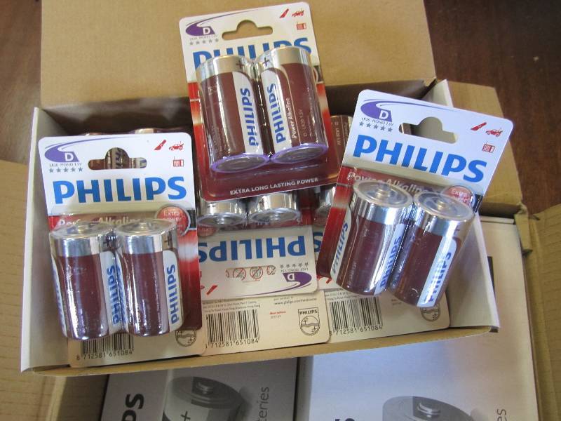 lot 66 image: Case of size D alkaline batteries. ...