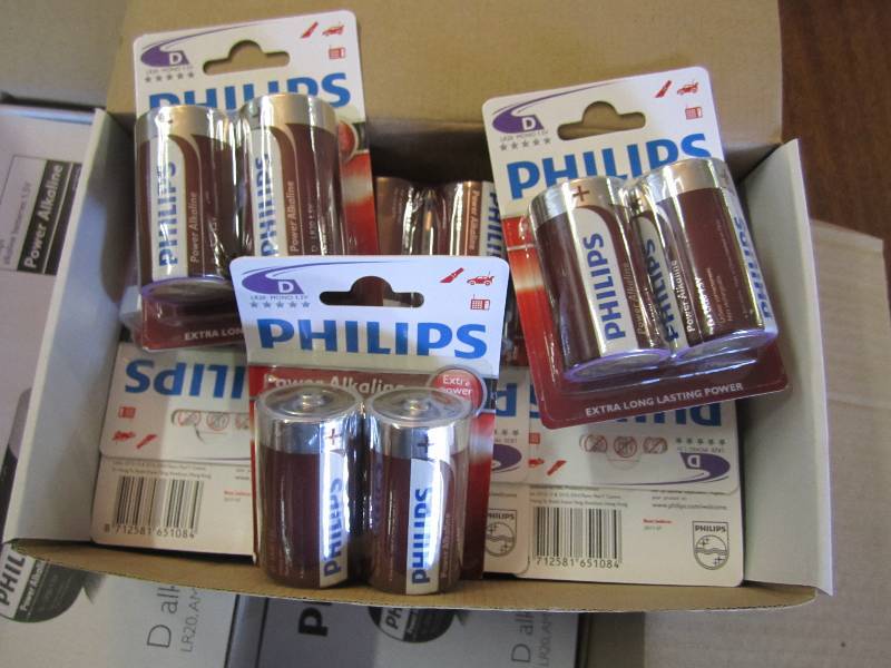 lot 67 image: Case of size D alkaline batteries. ...