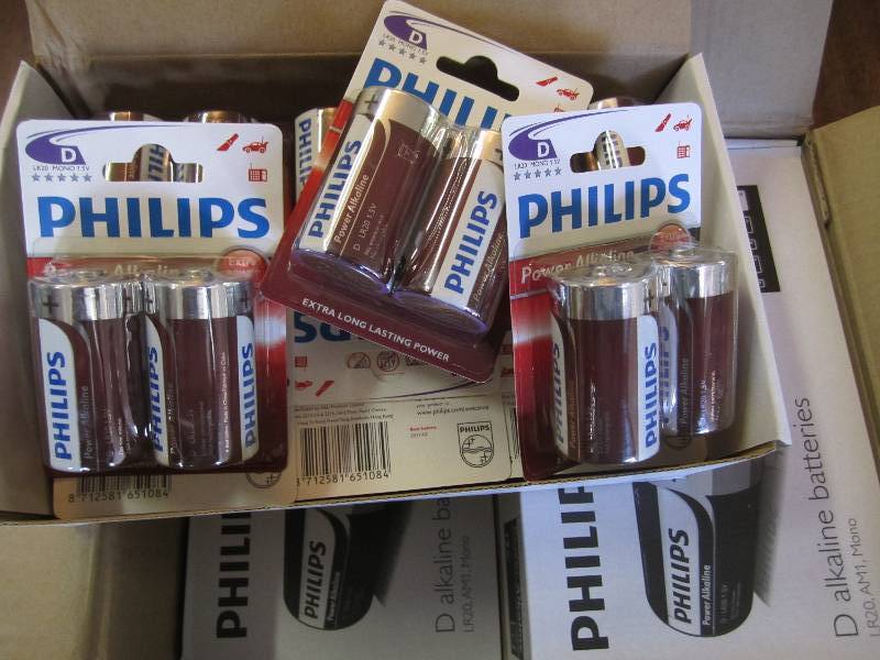 lot 68 image: Case of size D alkaline batteries. ...