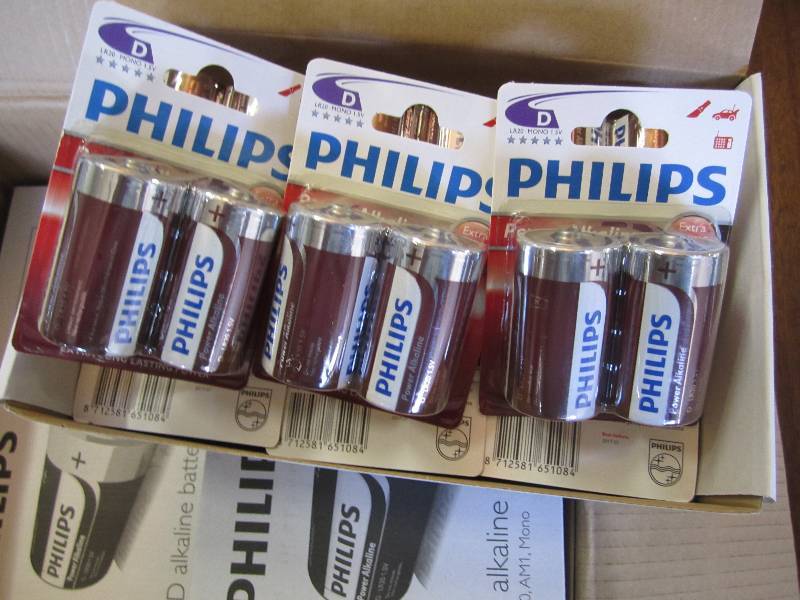 lot 70 image: Case of size D alkaline batteries. ...