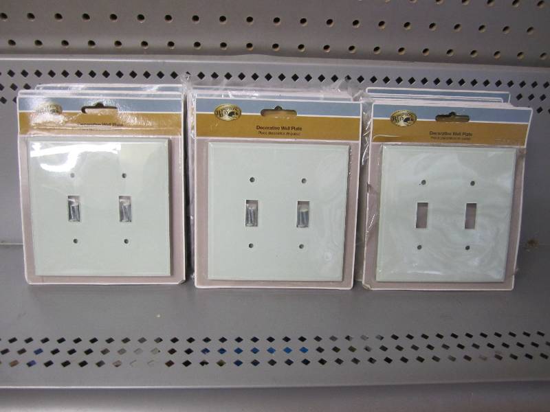 lot 112 image: Lot of 17 Hampton Bay double switch...