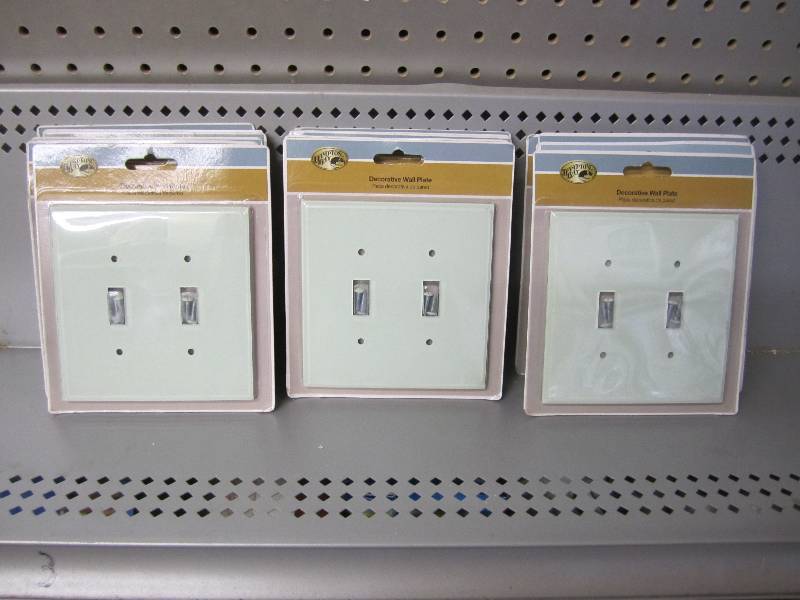 lot 113 image: Lot of 17 Hampton Bay double switch...