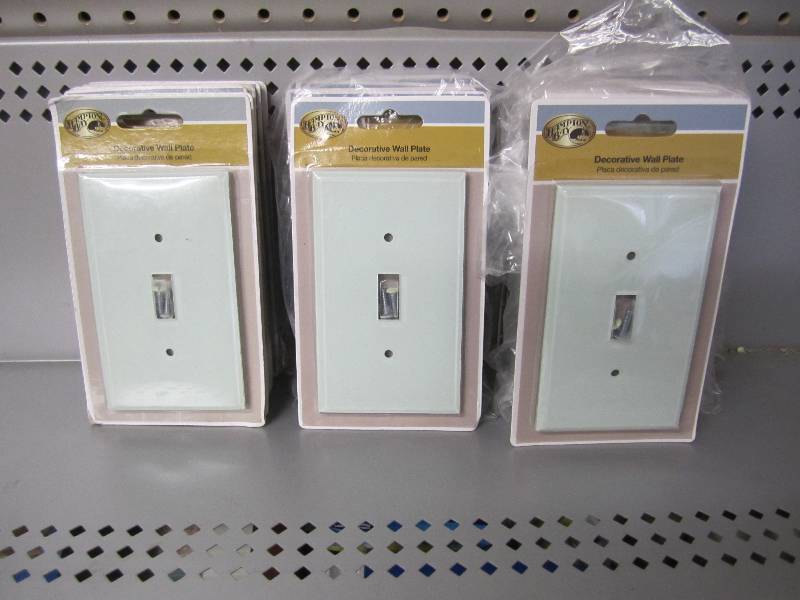 lot 114 image: Lot of 24 Hampton Bay single switch...