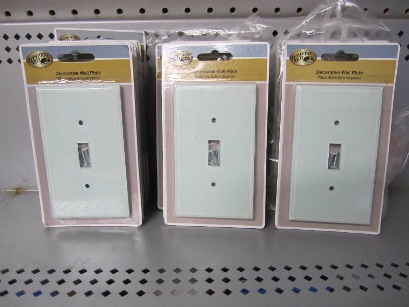 lot 115 image: Lot of 24 Hampton Bay single switch...