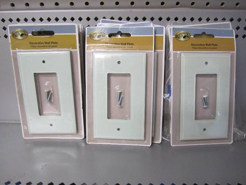 lot 119 image: Lot of 18 Hampton Bay rocker switch...