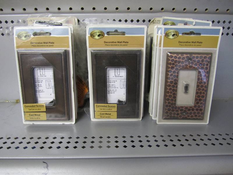 lot 121 image: Lot of 31 misc metal decorative wal...