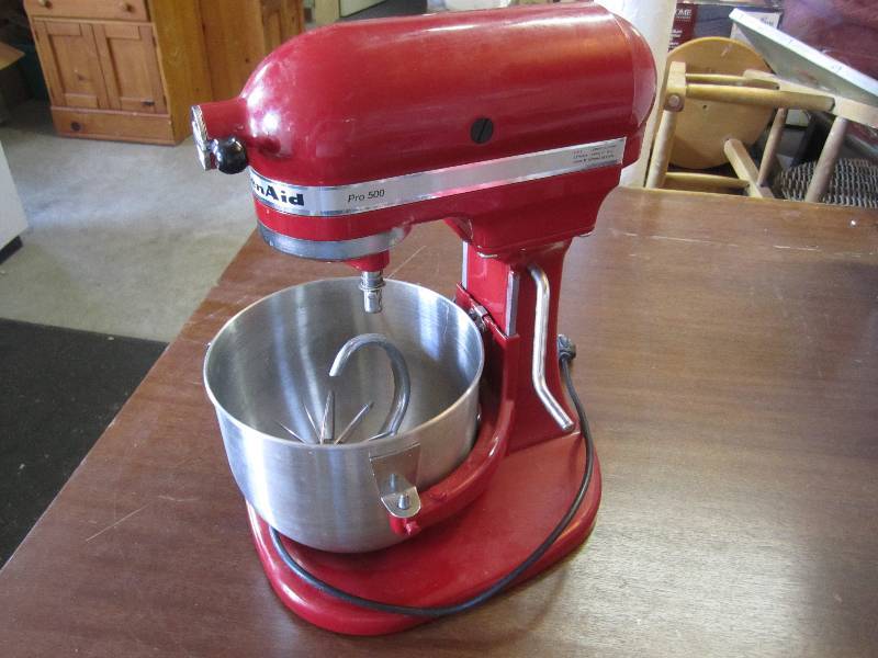 lot 162 image: Kitchenaid Pro 500 mixer. Tested an...