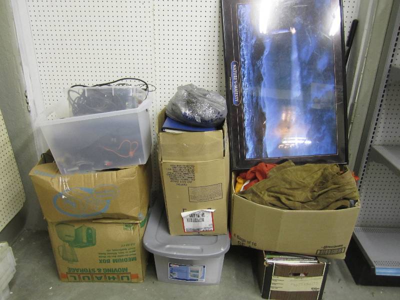 lot 172 image: Large lot of misc. Large variety of...