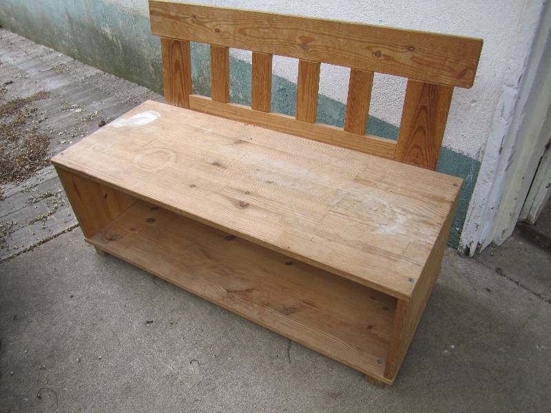 lot 180 image: Wood bench. 35.5 wide 14 deep 12....