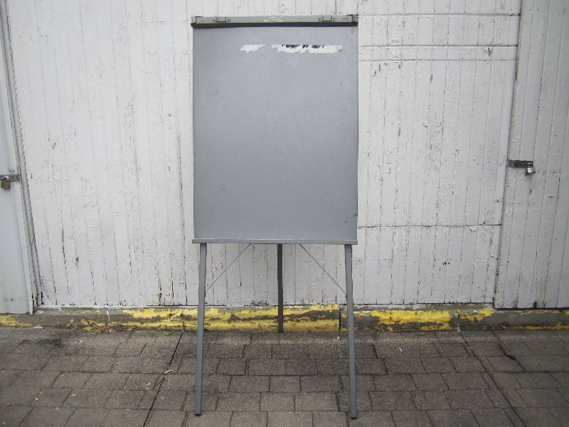 lot 184 image: Folding metal easel 68 high 28 wi...