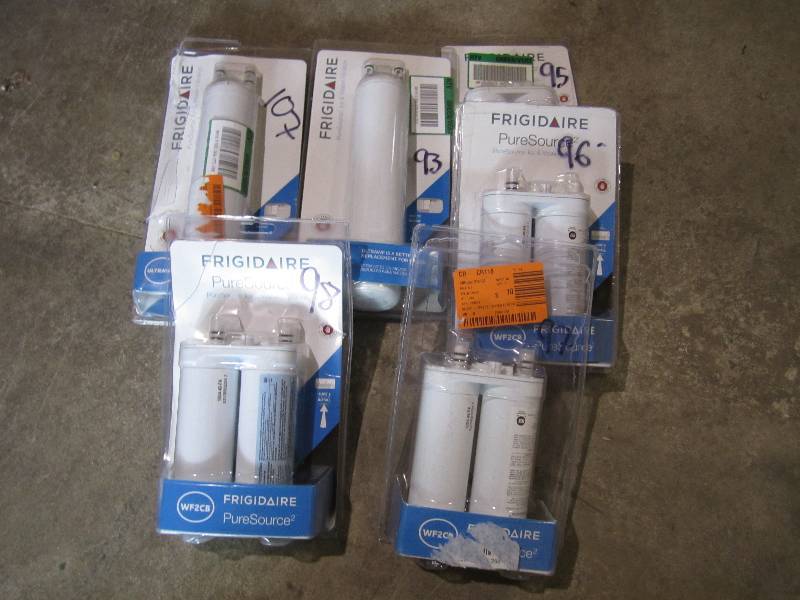 lot 186 image: Lot of fridgidaire ice and water fi...
