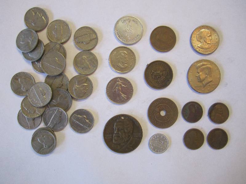 lot 232 image: Lot of misc US and Foreign coins....