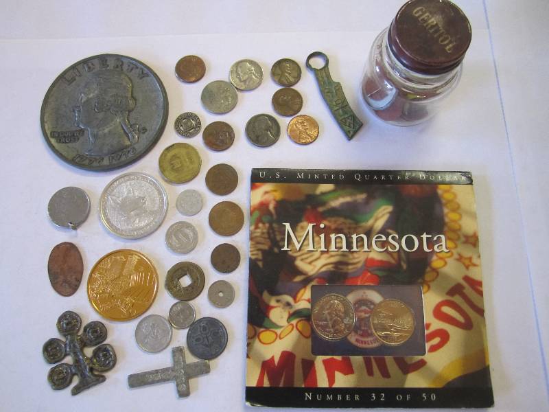 lot 249 image: Lot of US and foreign coins tokens ...