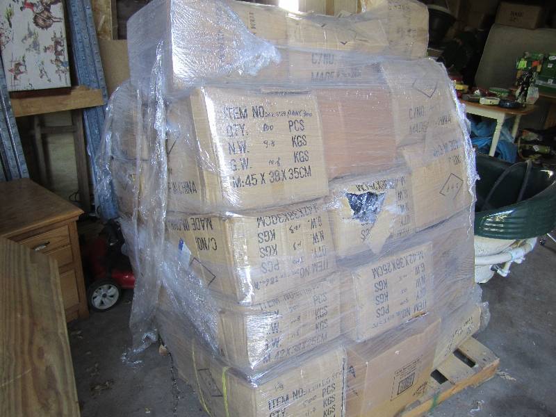 lot 252 image: 2 large pallets of phone accessorie...