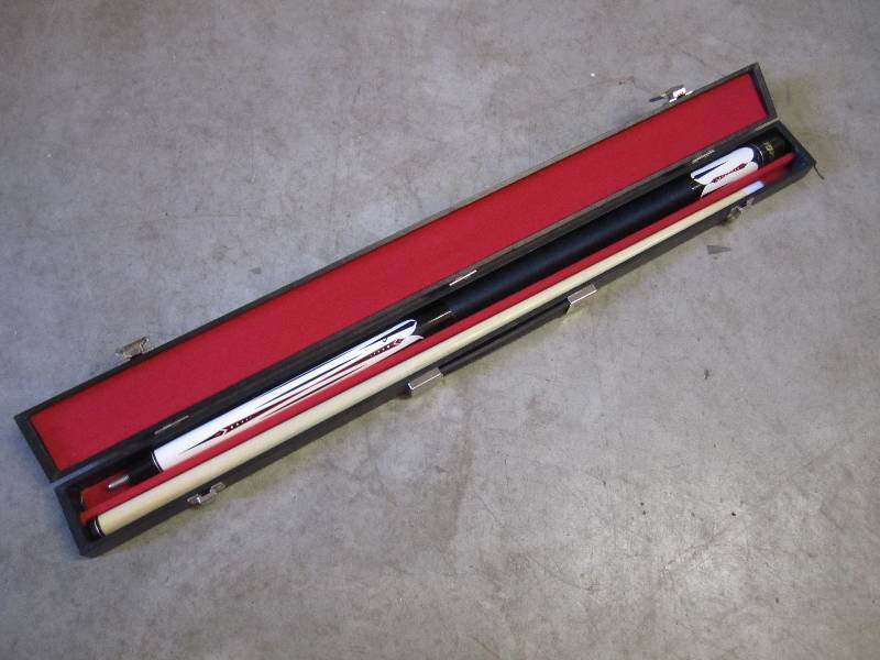 lot 265 image: 58 2pc pool cue  in case. Cue and ...