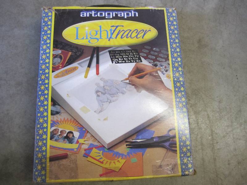 lot 272 image: Artograph light tracer with misc ac...