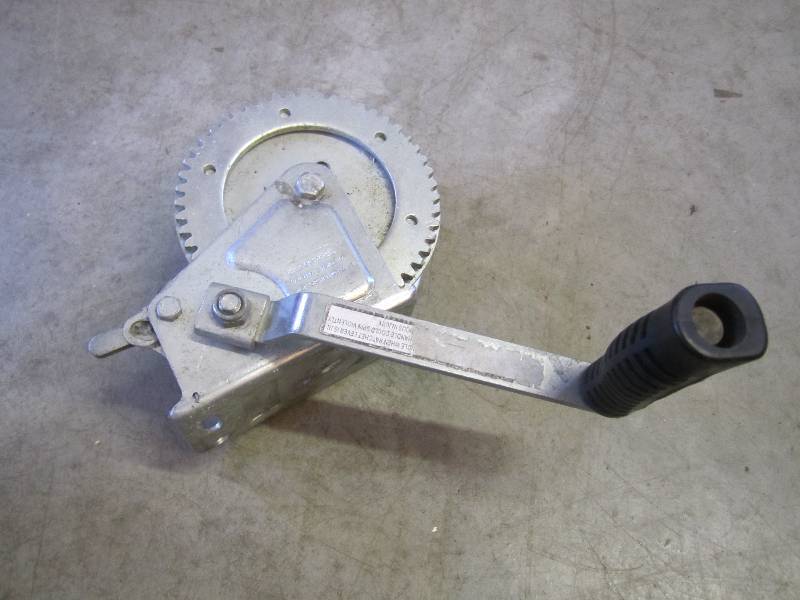lot 275 image: 1800 lb trailer winch. ...