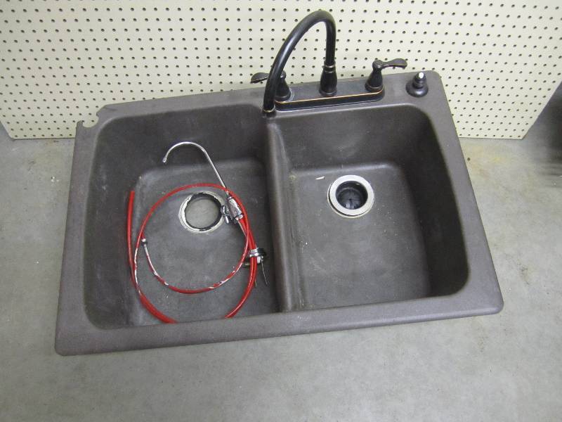 lot 276 image: Large and deep double kitchen sink....
