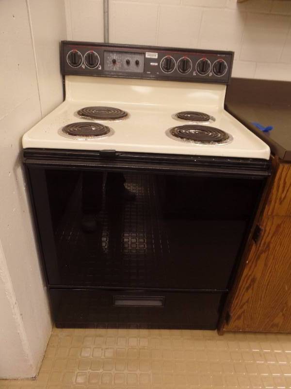 lot 1 image: ELECTRIC STOVE