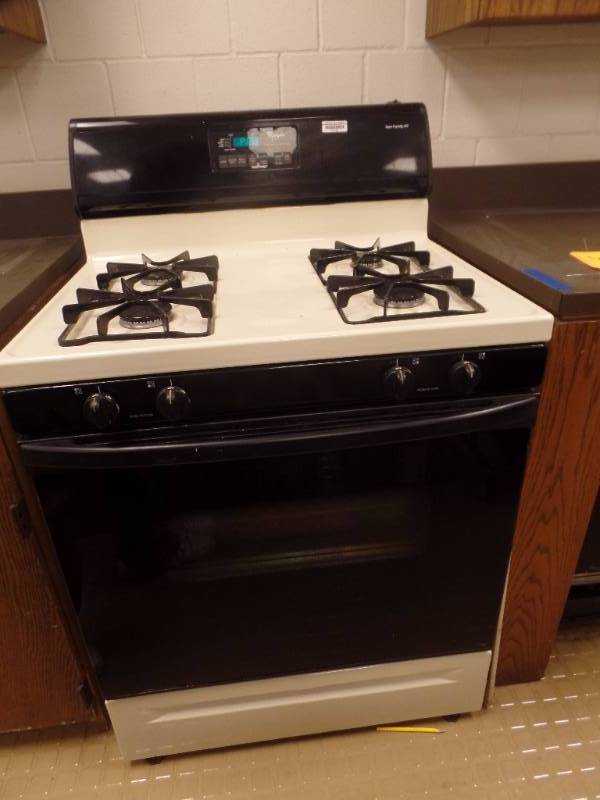 lot 2 image: GAS STOVE