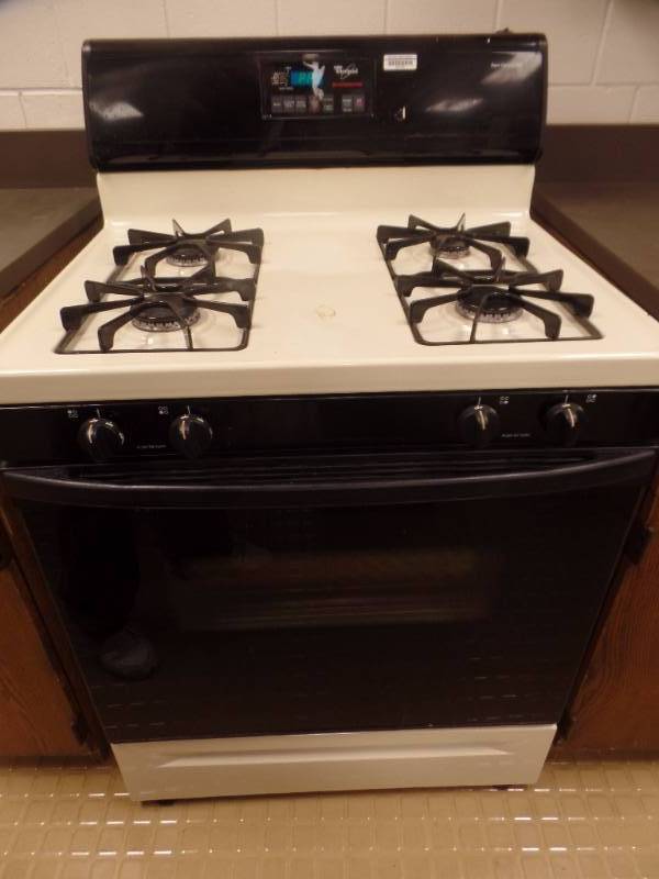 lot 3 image: GAS STOVE
