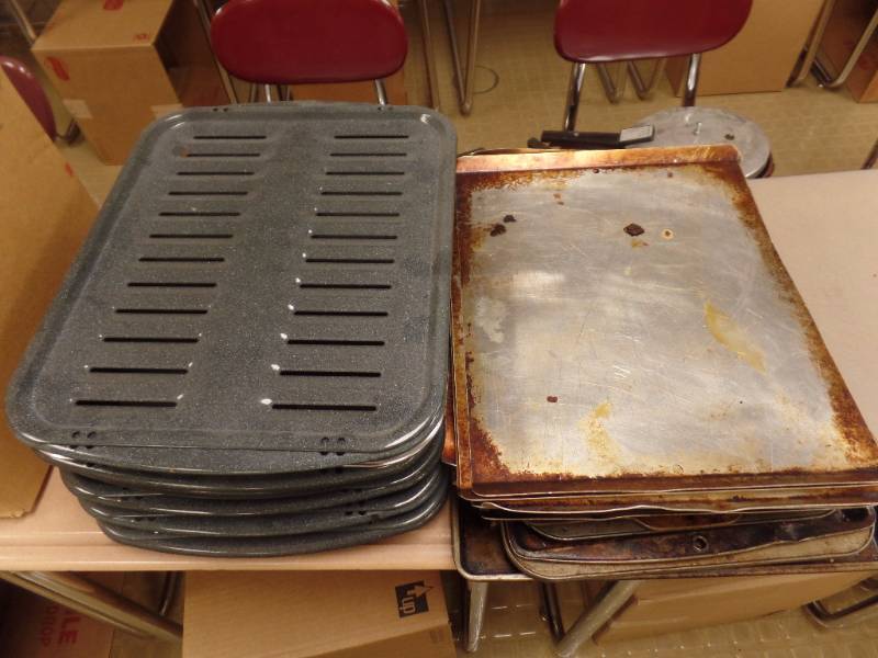 lot 17 image: BROILER PANS AND COOKIE SHEETS
