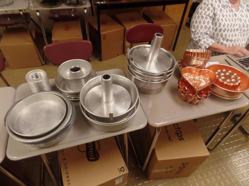 lot 19 image: BAKING PANS