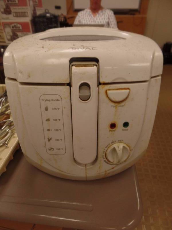 lot 21 image: DEEP FRYER, MEAT GRINDER AND UTENSILS