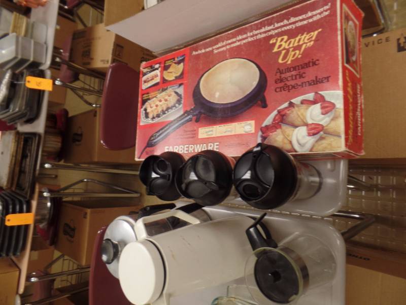 lot 28 image: SMALL APPLIANCES AND COFFEE ITEMS