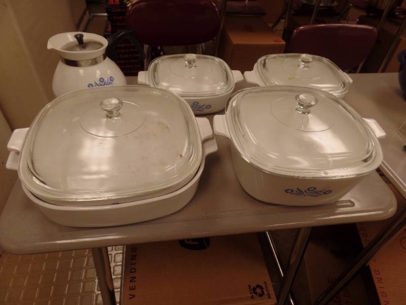 lot 29 image: CORNING WARE SET