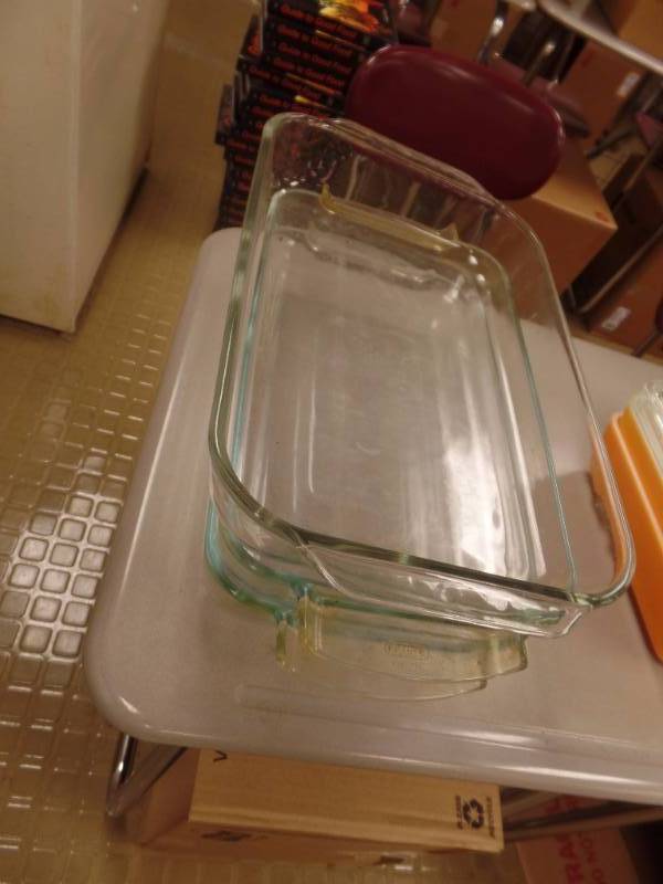 lot 30 image: PYREX BAKING PANS