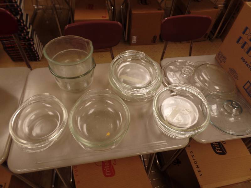 lot 32 image: PYREX CASSEROLE DISHES