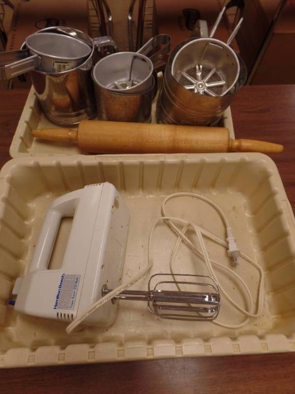 lot 38 image: COOKING AND BAKING ACCESSORIES