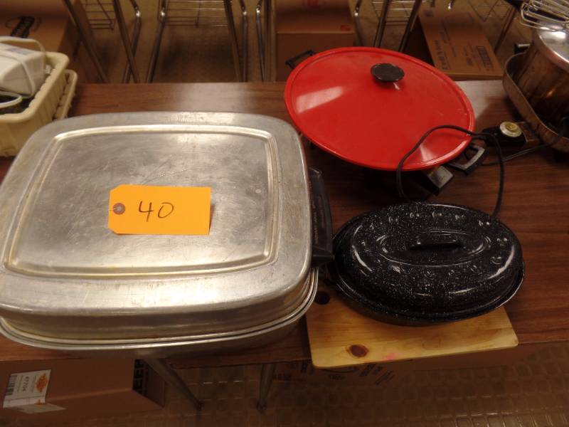 lot 40 image: SMALL APPLIANCE AND KITCHEN WARE